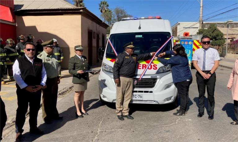 Minera Candelaria entregó vehículo de transporte de personal a Bomberos de Tierra Amarilla