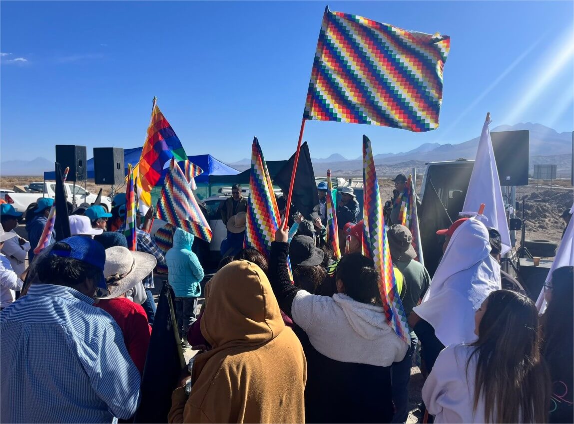 Comunidades indígenas tomaron el acceso al Salar de Atacama en protesta por acuerdo entre Codelco y SQM