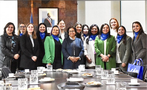 Ministra Williams recibió comitiva de mujeres mineras que viajarán a Alemania