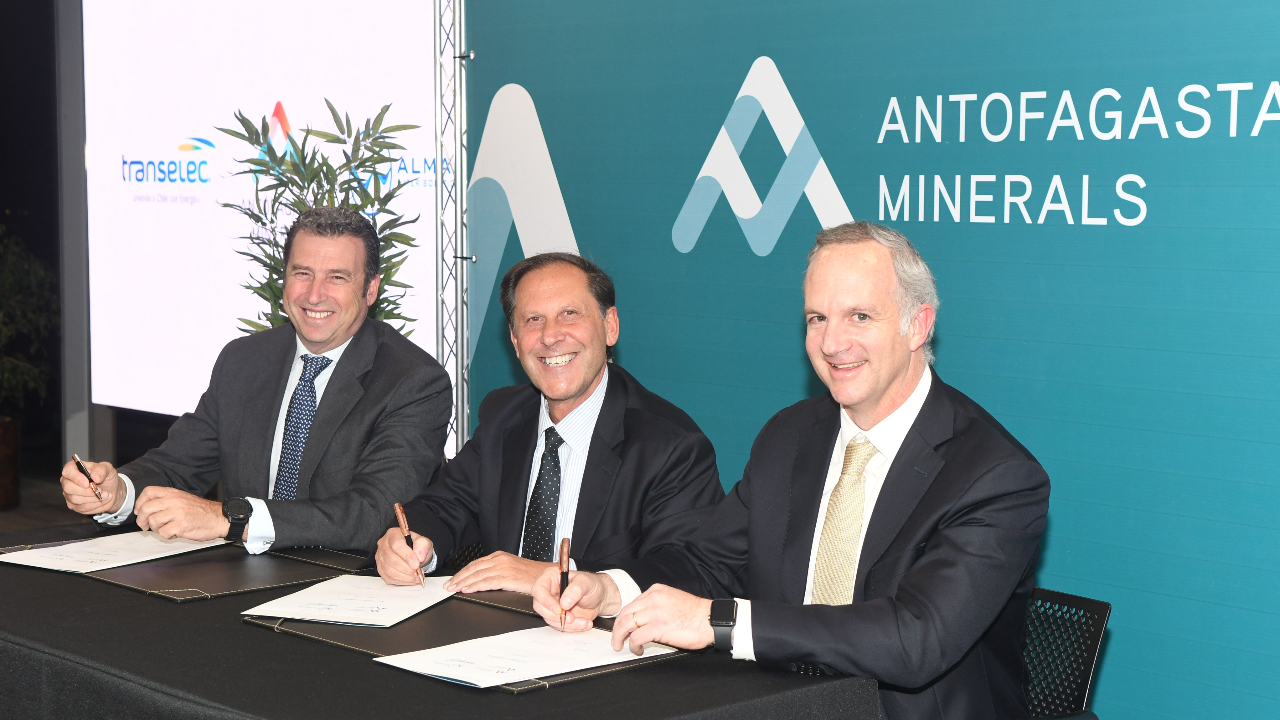 Antofagasta Minerals formalizó externalización de sistema de transporte y abastecimiento de agua de mar para Minera Centinela
