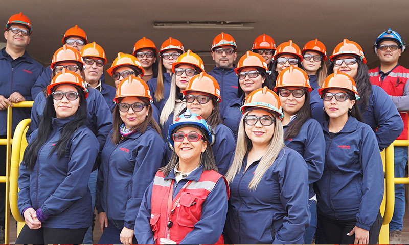 20 estudiantes de Tierra Amarilla realizan entrenamiento práctico en las operaciones de Minera Candelaria
