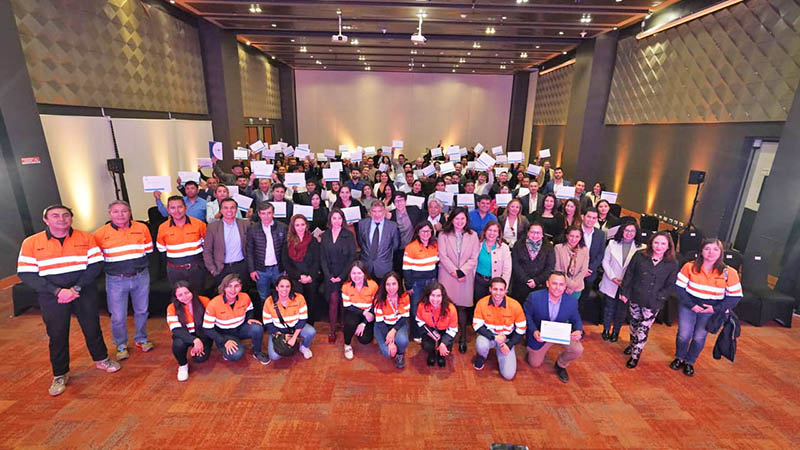 290 trabajadores de Escondida | BHP certificaron sus competencias laborales con ChileValora