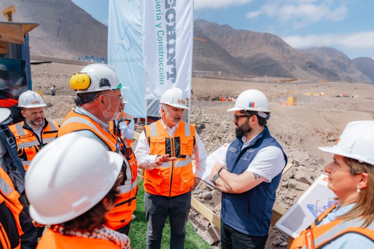 Presidente Boric visita obras de la planta desalinizadora de Codelco