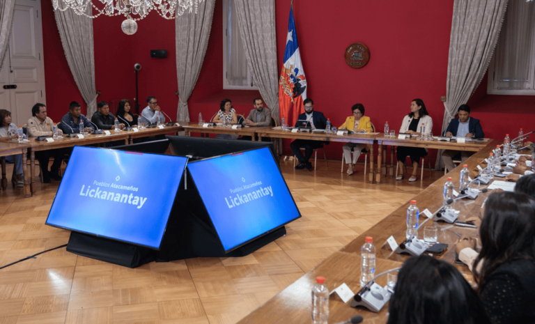 Presidente Boric lidera histórica reunión con comunidades Lickanantay en La Moneda