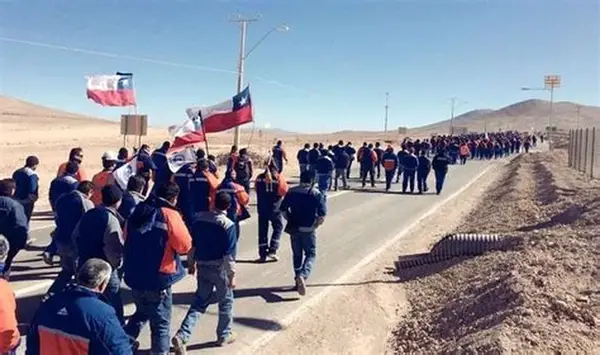 Minera Escondida comienza embargos de sueldos a trabajadores por fallo judicial