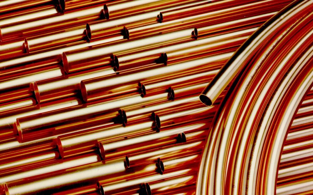 Cobre y aluminio retroceden ante menor demanda china y aumento de inventarios