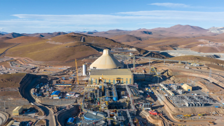 Gestión vial en Quebrada Blanca avanza con monitoreo inteligente y mantenimiento predictivo