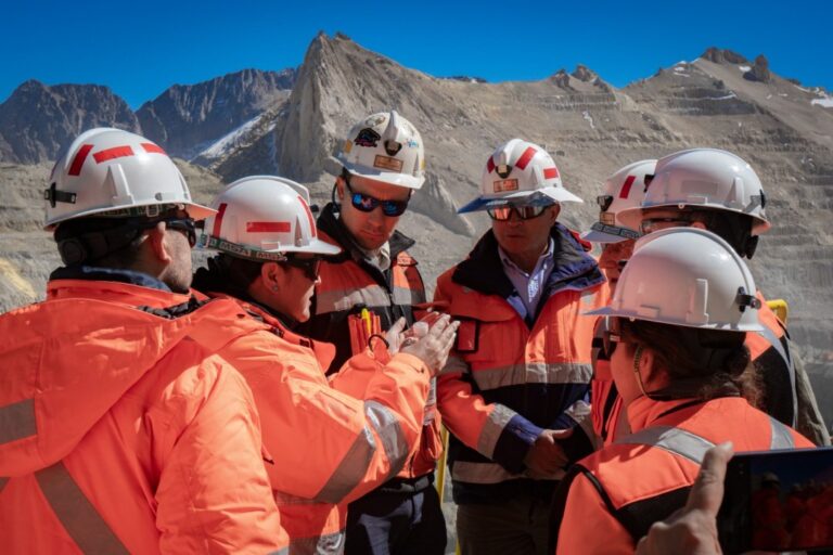 Codelco recibe a la Contralora General en División Andina para revisar plan minero conjunto con Anglo American