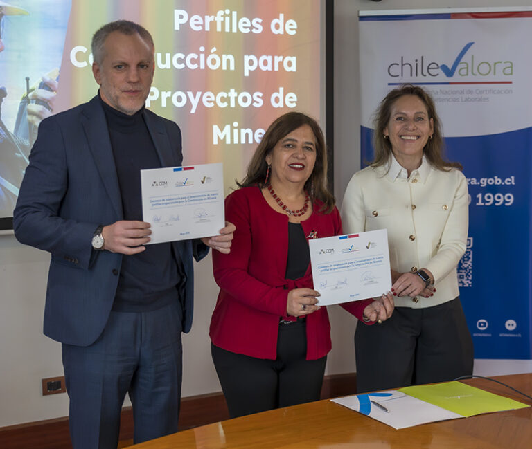 Consejo Minero y ChileValora firman proyecto para crear nuevos perfiles laborales para la construcción minera