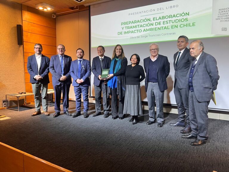 Nuevo libro entrega herramientas para fortalecer la evaluación ambiental de proyectos en Chile