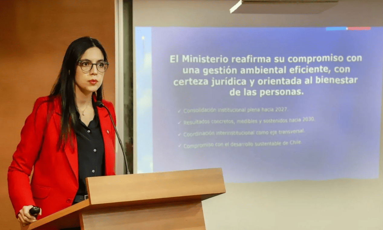 Ministra Toledo fija hoja de ruta ambiental al 2030 con foco en agilización, fiscalización y economía circular